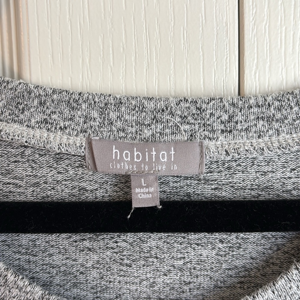 Habitat Long Sleeve V-neck Knit Top. Marbled Grey. Size Large - Picture 6 of 7